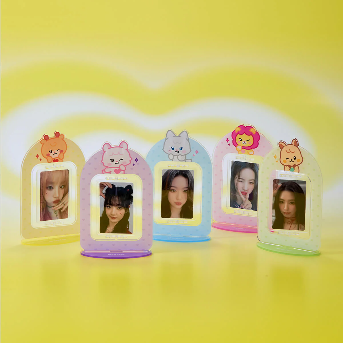 i-dle minini Rotating Acrylic Stand - Image 2